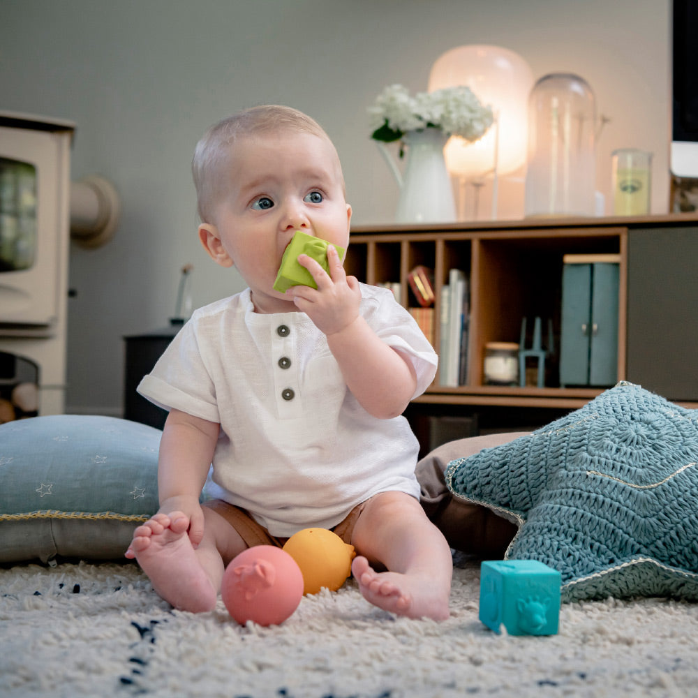 Sophie La Girafe So`Pure Balls & Cubes Set