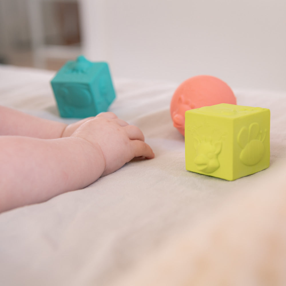 Sophie La Girafe So`Pure Balls & Cubes Set