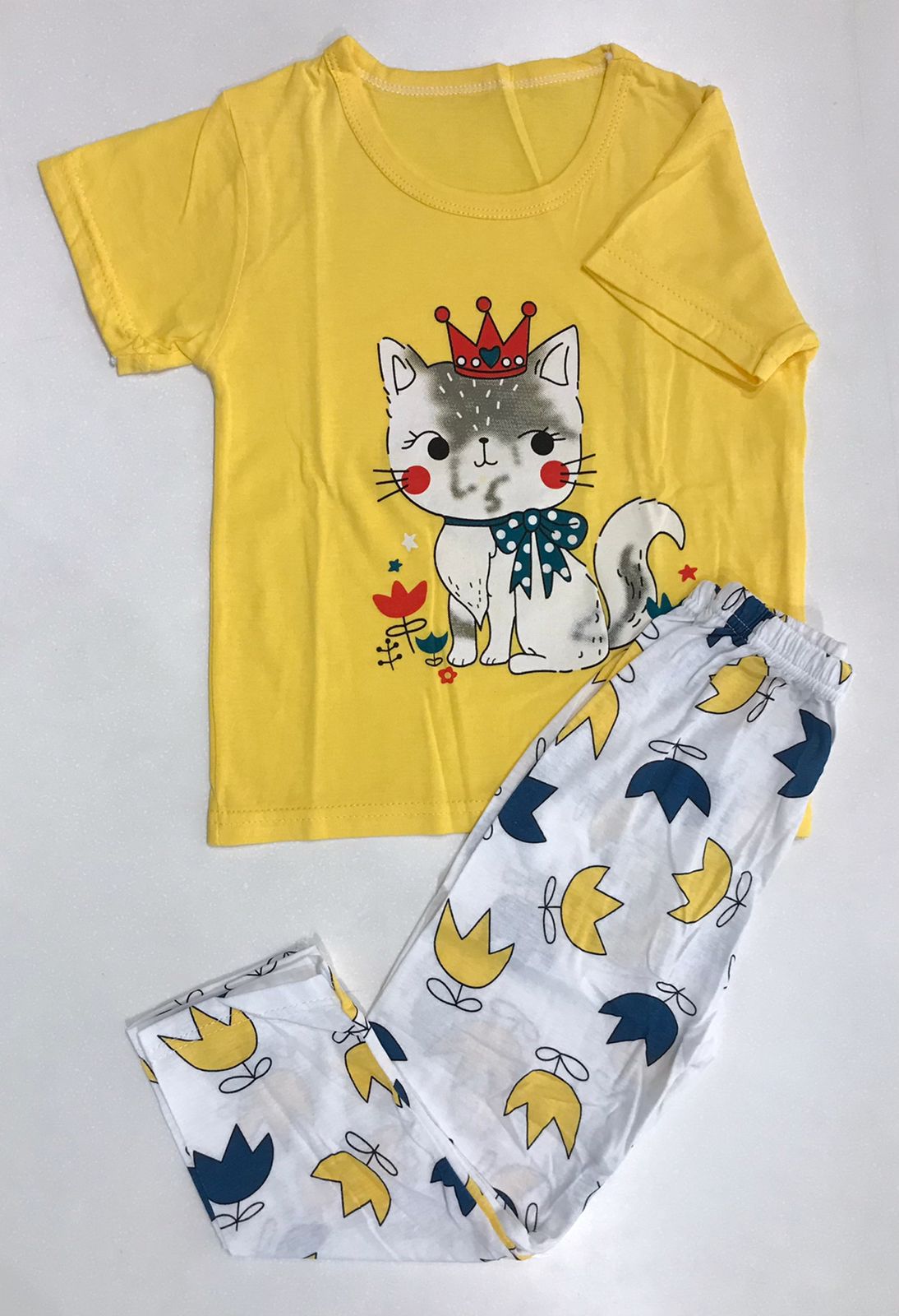 Colorful Patterns Short Sleeve & Pajama Queenie Cat Yellow